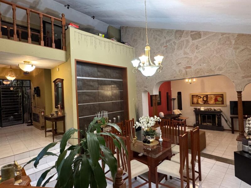 HERMOSA CASA EN VENTA EN LOMAS DE SANTA ANITA