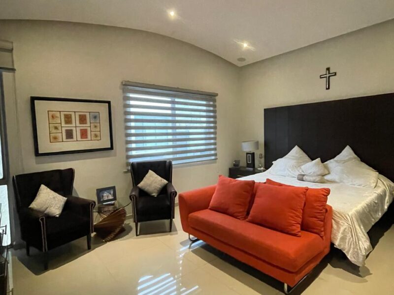 HERMOSA RESIDENCIA EN VENTA