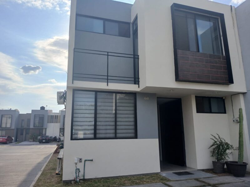 SE RENTA CASA LA ARBOLEDA REAL DEL VALLE